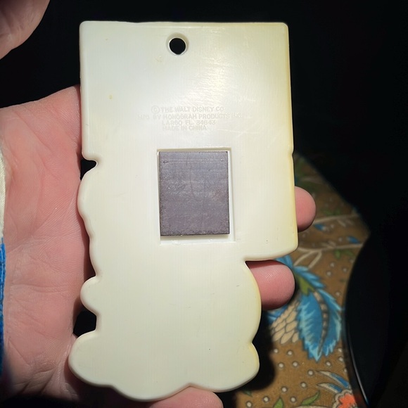 Vintage Walt Disney Mickey Mouse Plastic Magnet - Picture 2 of 2